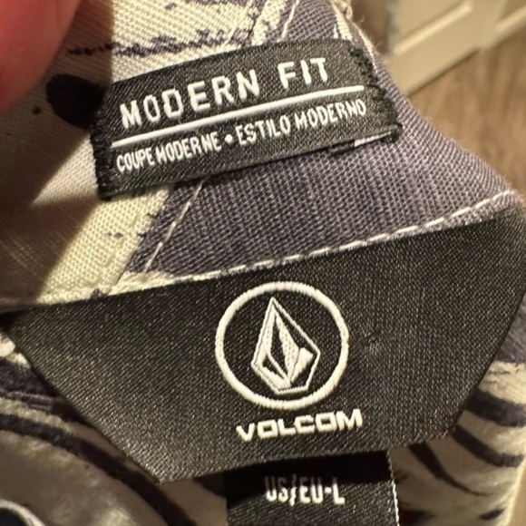 Volcom Modern Fit 100% Cotton Shirt – Palm Tree‎ Print – Navy/Linen – Size Large - Picture 4 of 6